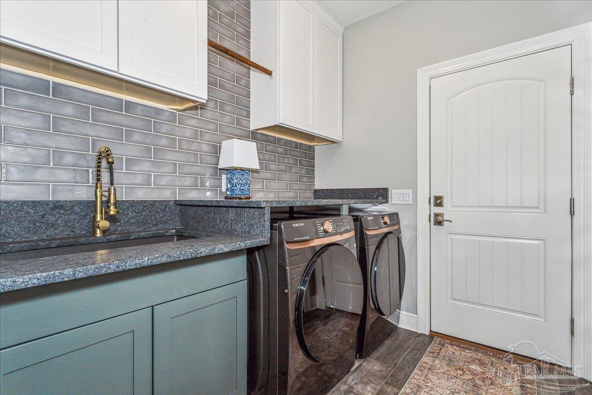 5843 Huntington Creek Blvd