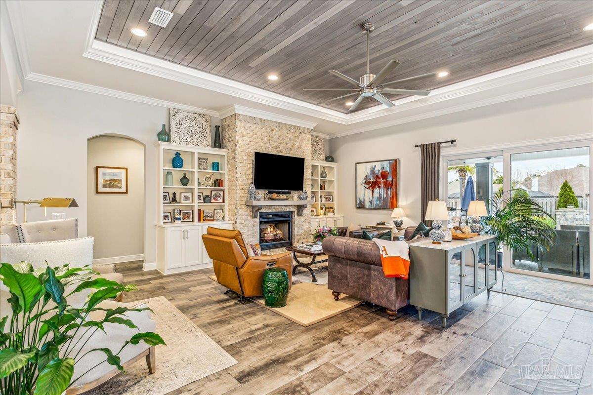 5843 Huntington Creek Blvd