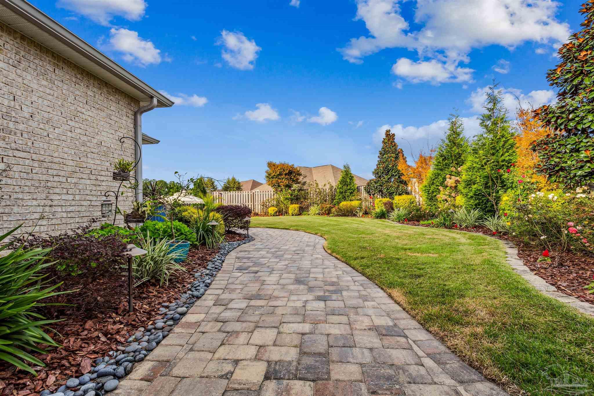 5843 Huntington Creek Blvd