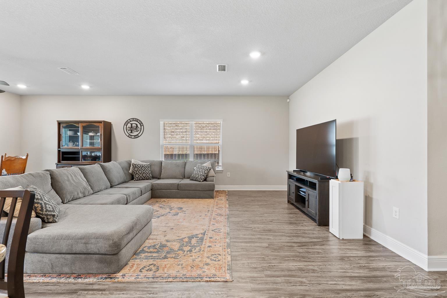 7695 Burnside Loop