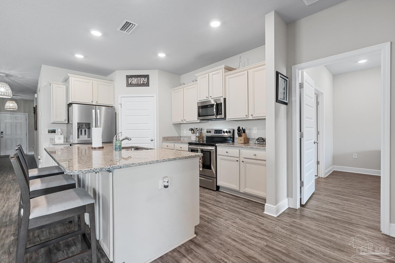 7695 Burnside Loop