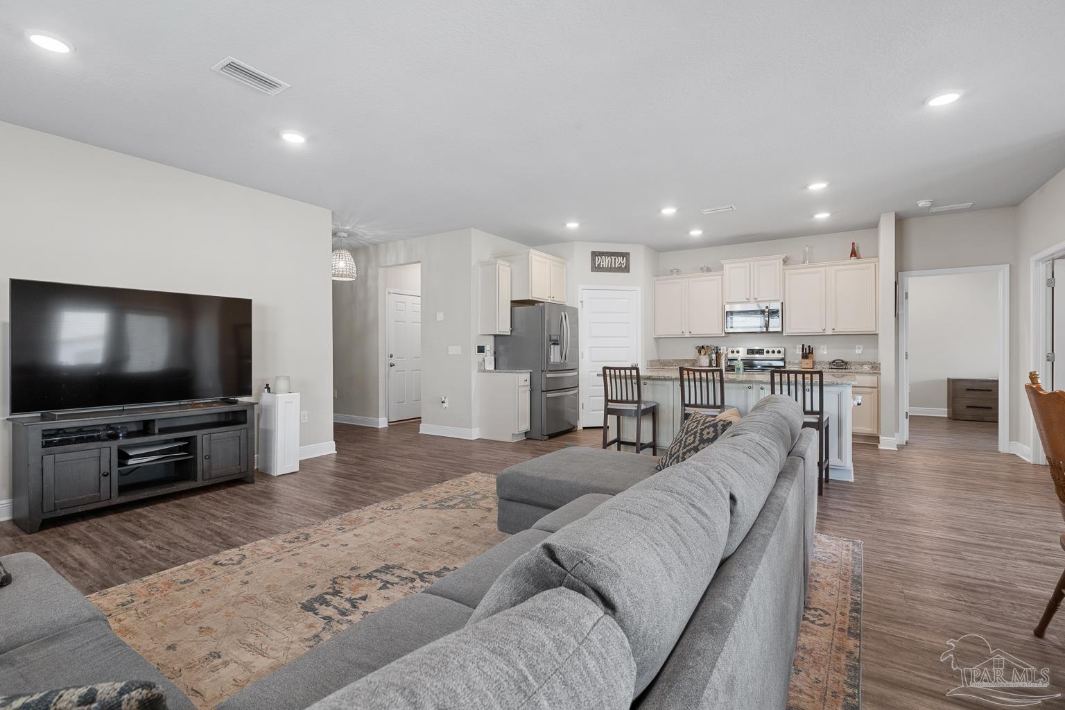 7695 Burnside Loop