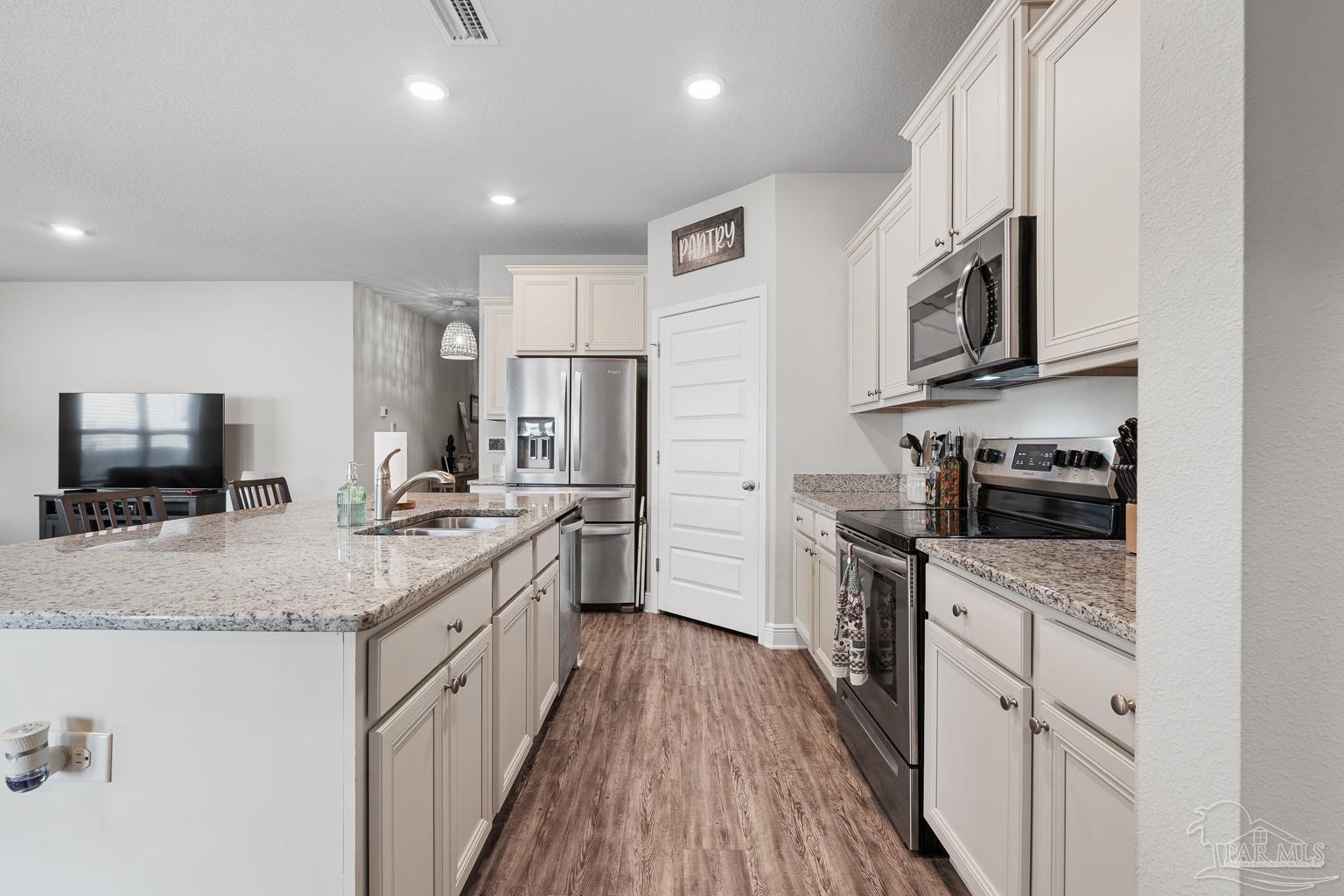 7695 Burnside Loop