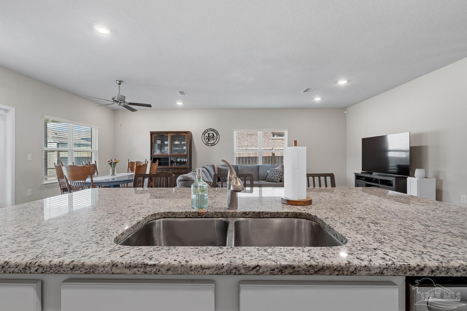 7695 Burnside Loop