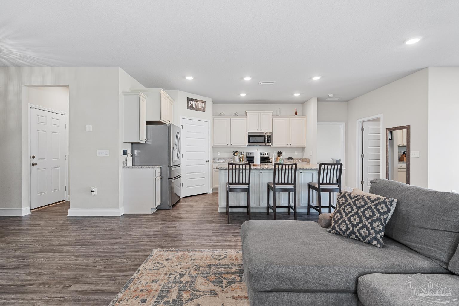 7695 Burnside Loop