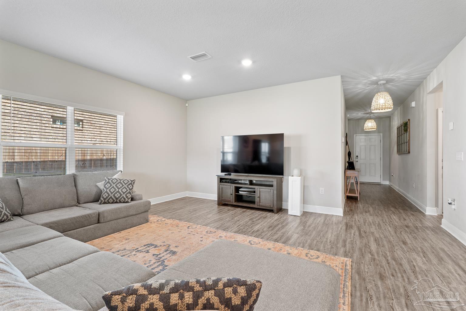7695 Burnside Loop