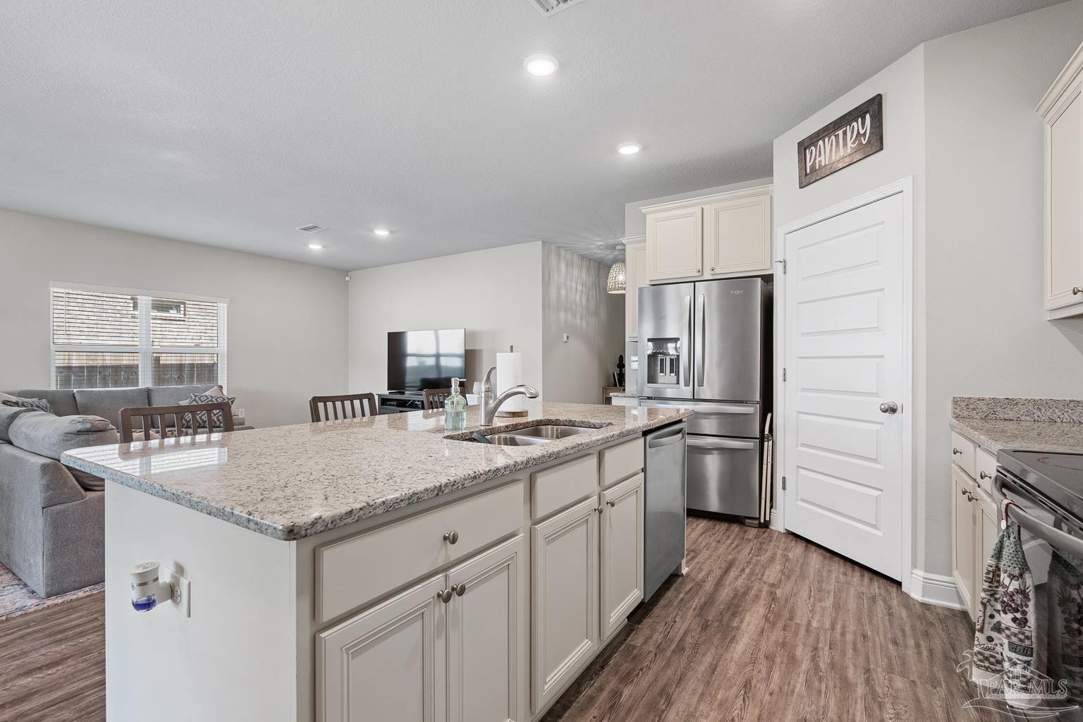 7695 Burnside Loop