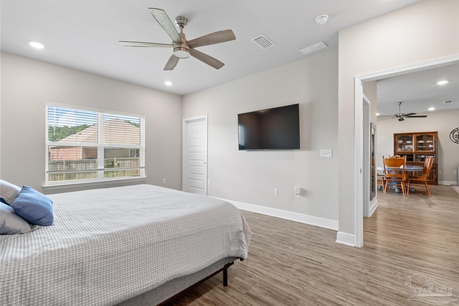 7695 Burnside Loop