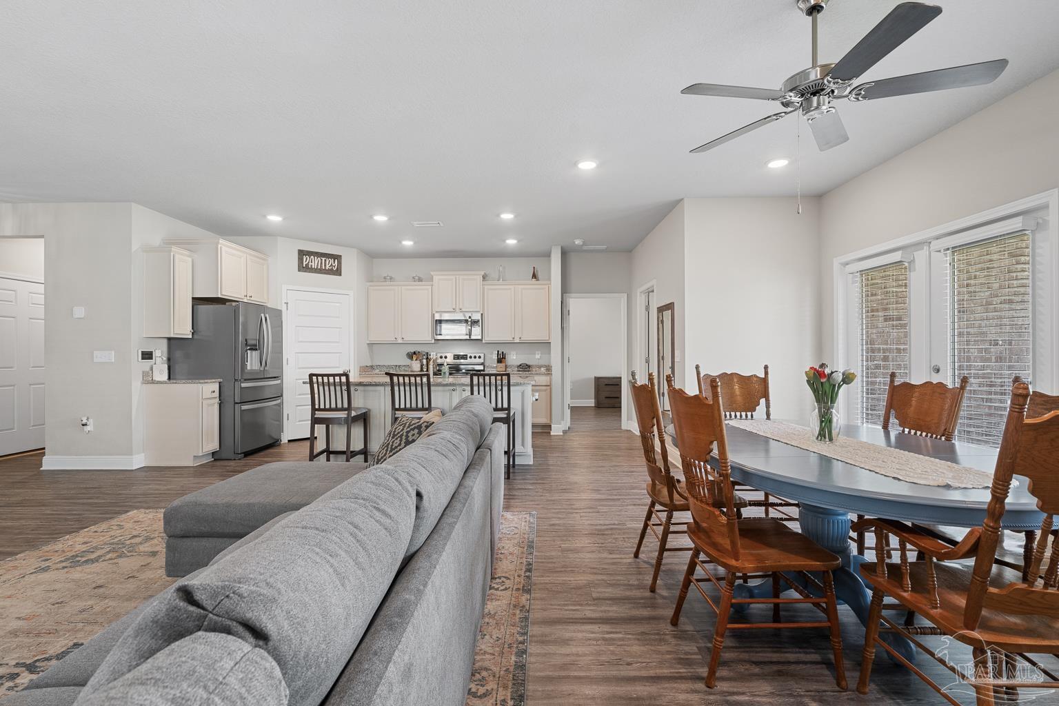 7695 Burnside Loop