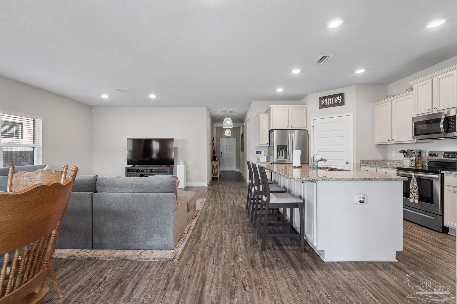 7695 Burnside Loop