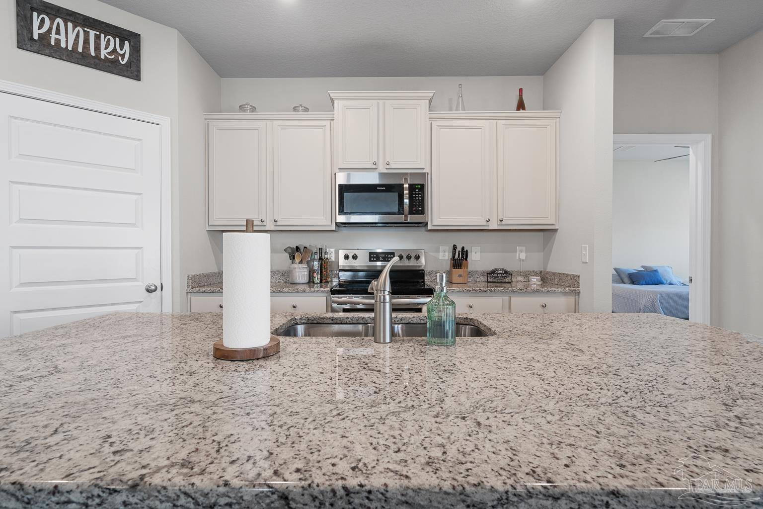 7695 Burnside Loop
