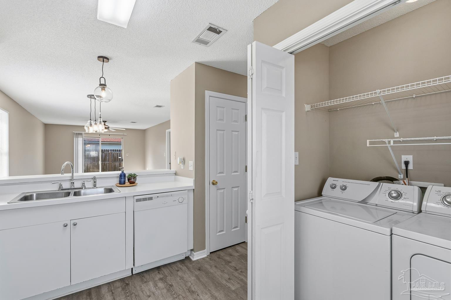 1099 Antigua Cir