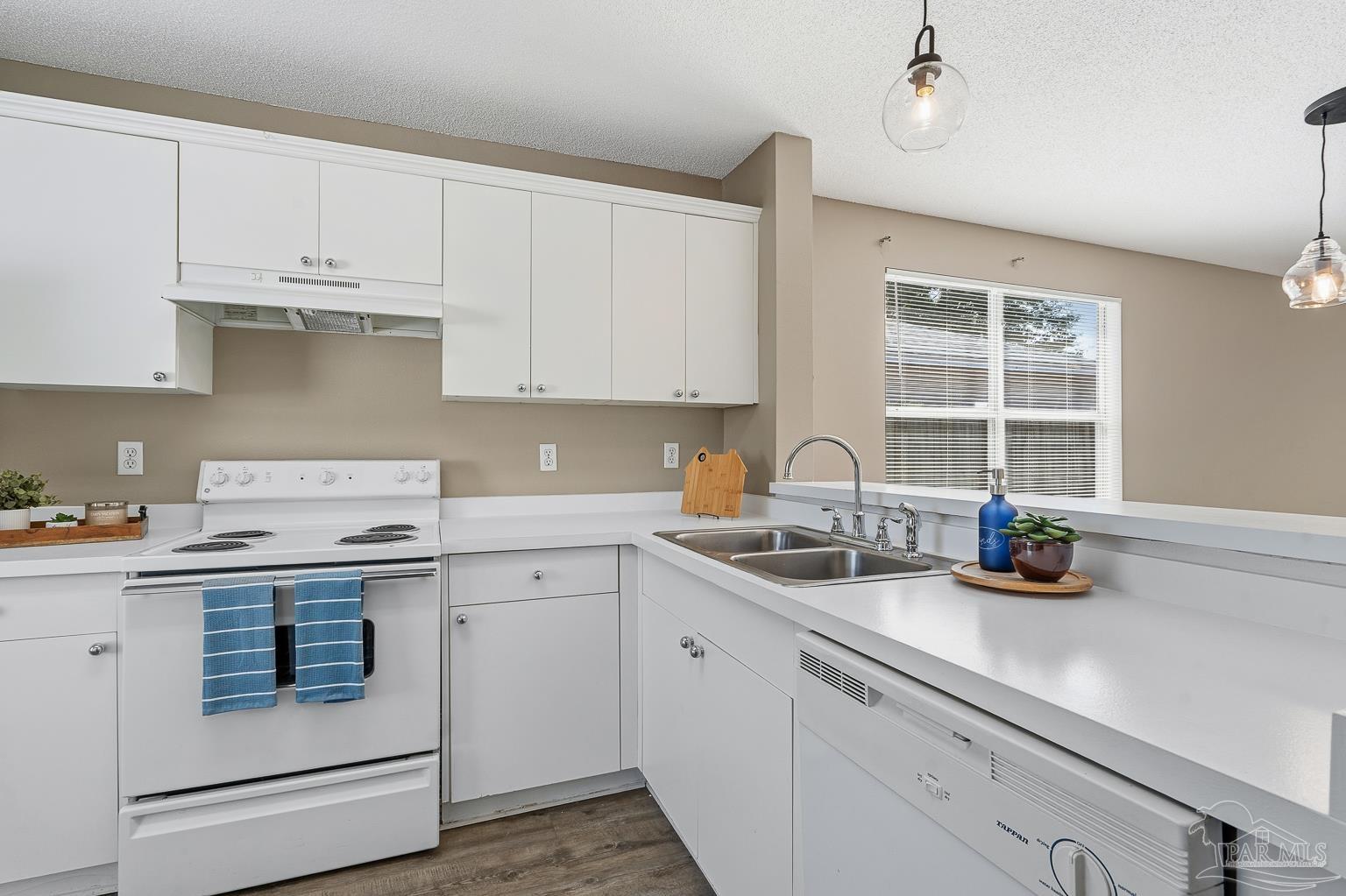 1099 Antigua Cir