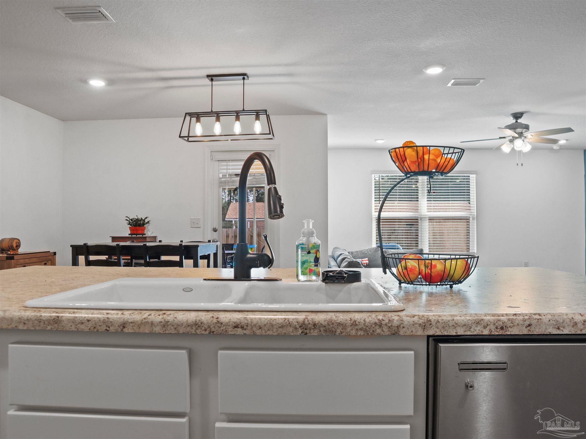 10509 Queens Gate Cir