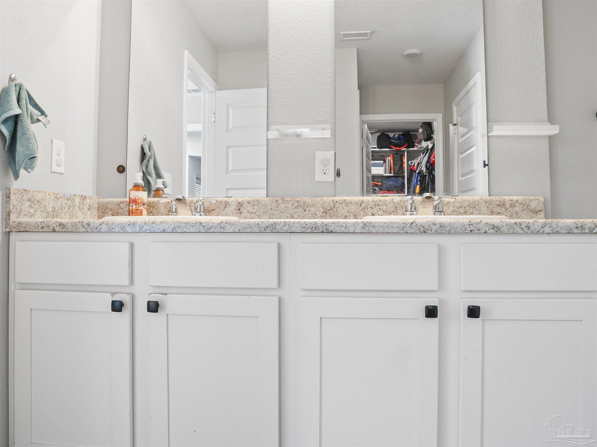 10509 Queens Gate Cir