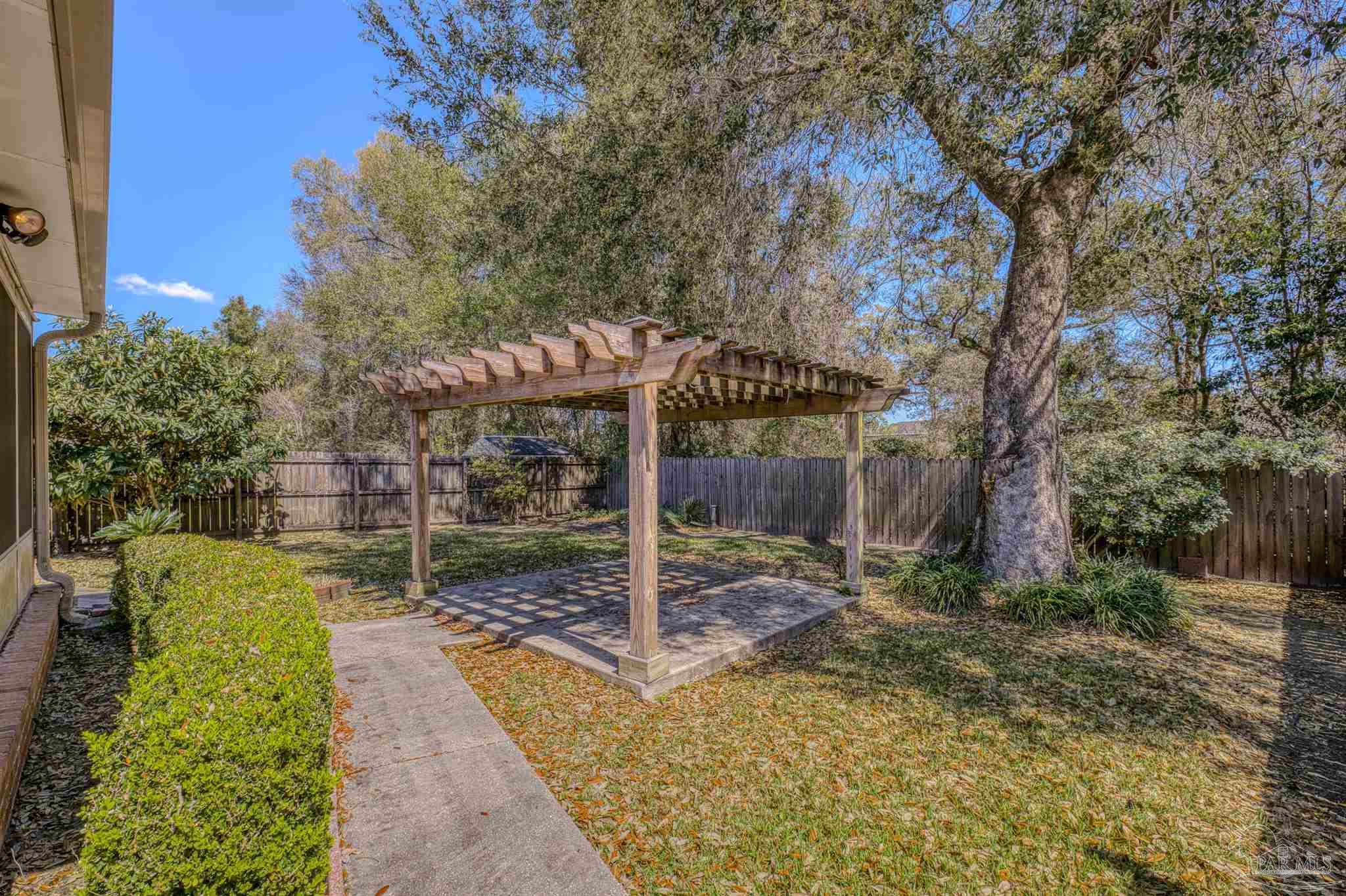 785 Ladner Dr