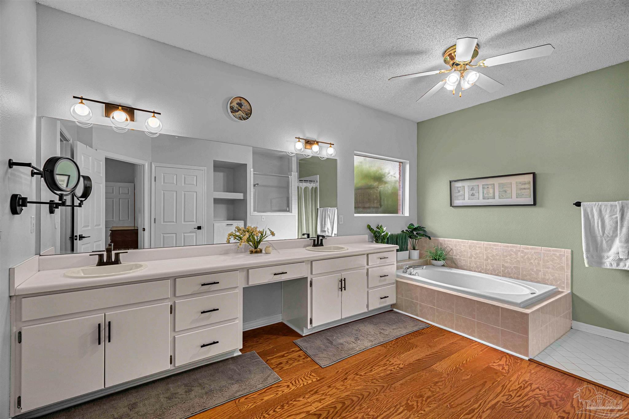 3068 Killarney Dr