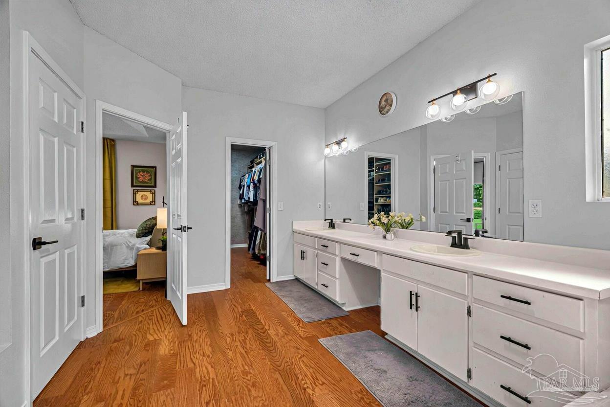 3068 Killarney Dr