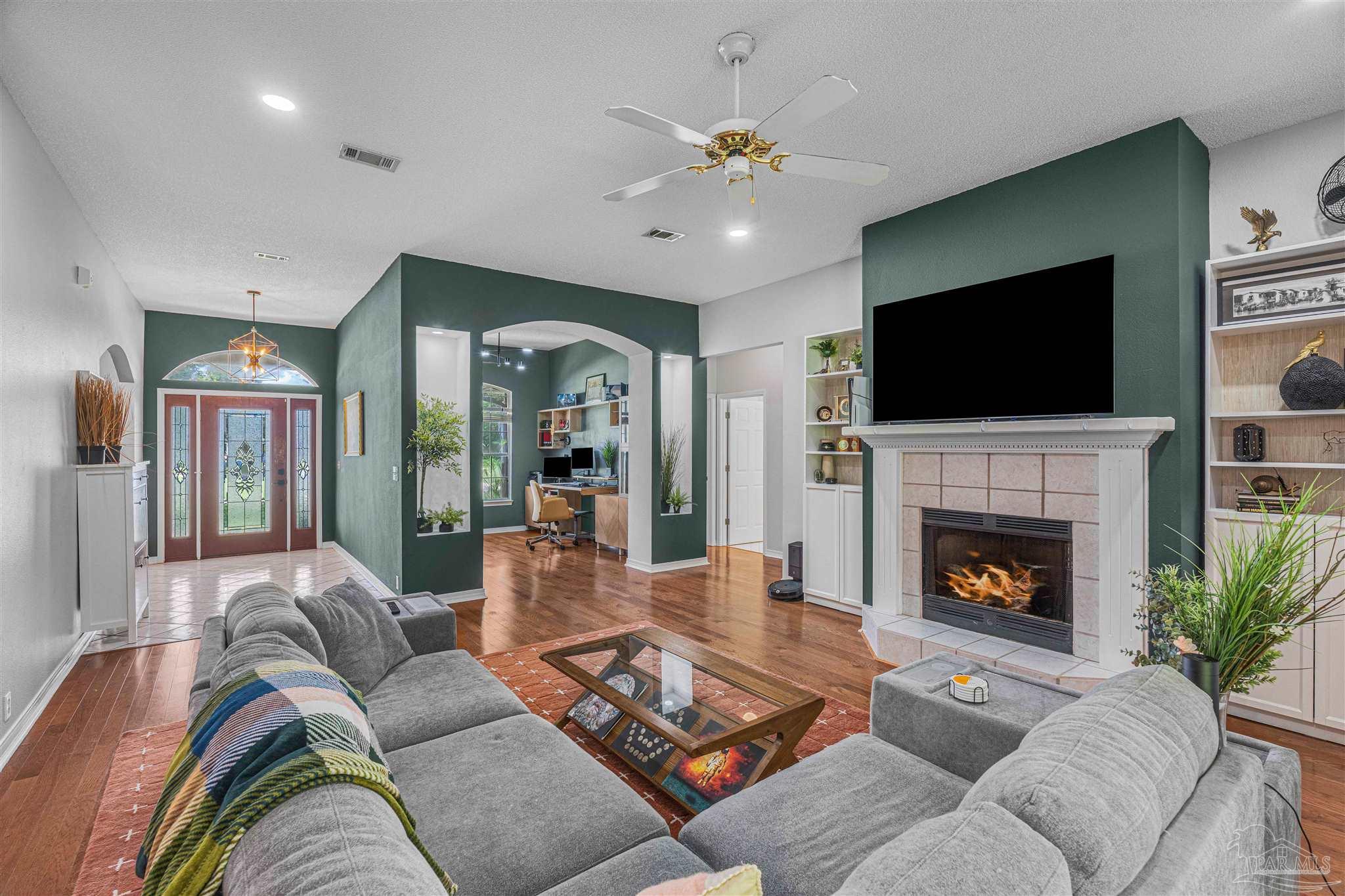 3068 Killarney Dr
