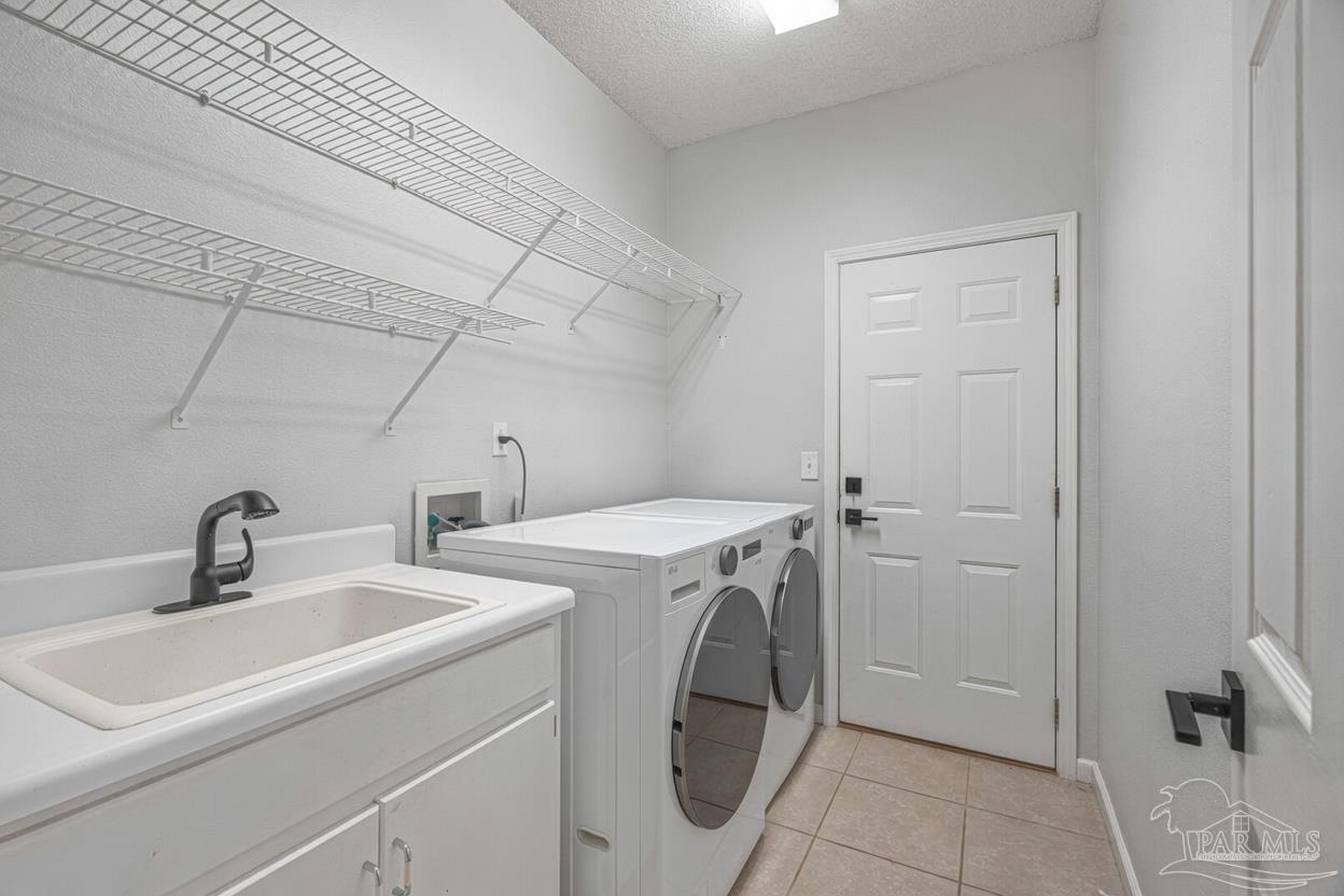 3068 Killarney Dr