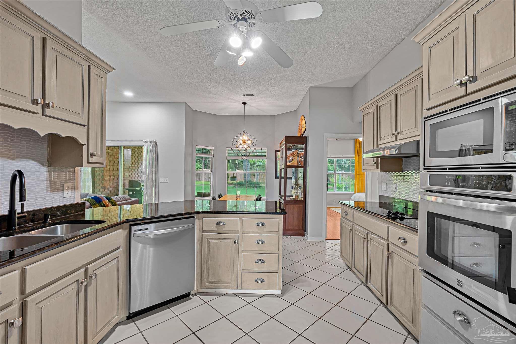 3068 Killarney Dr