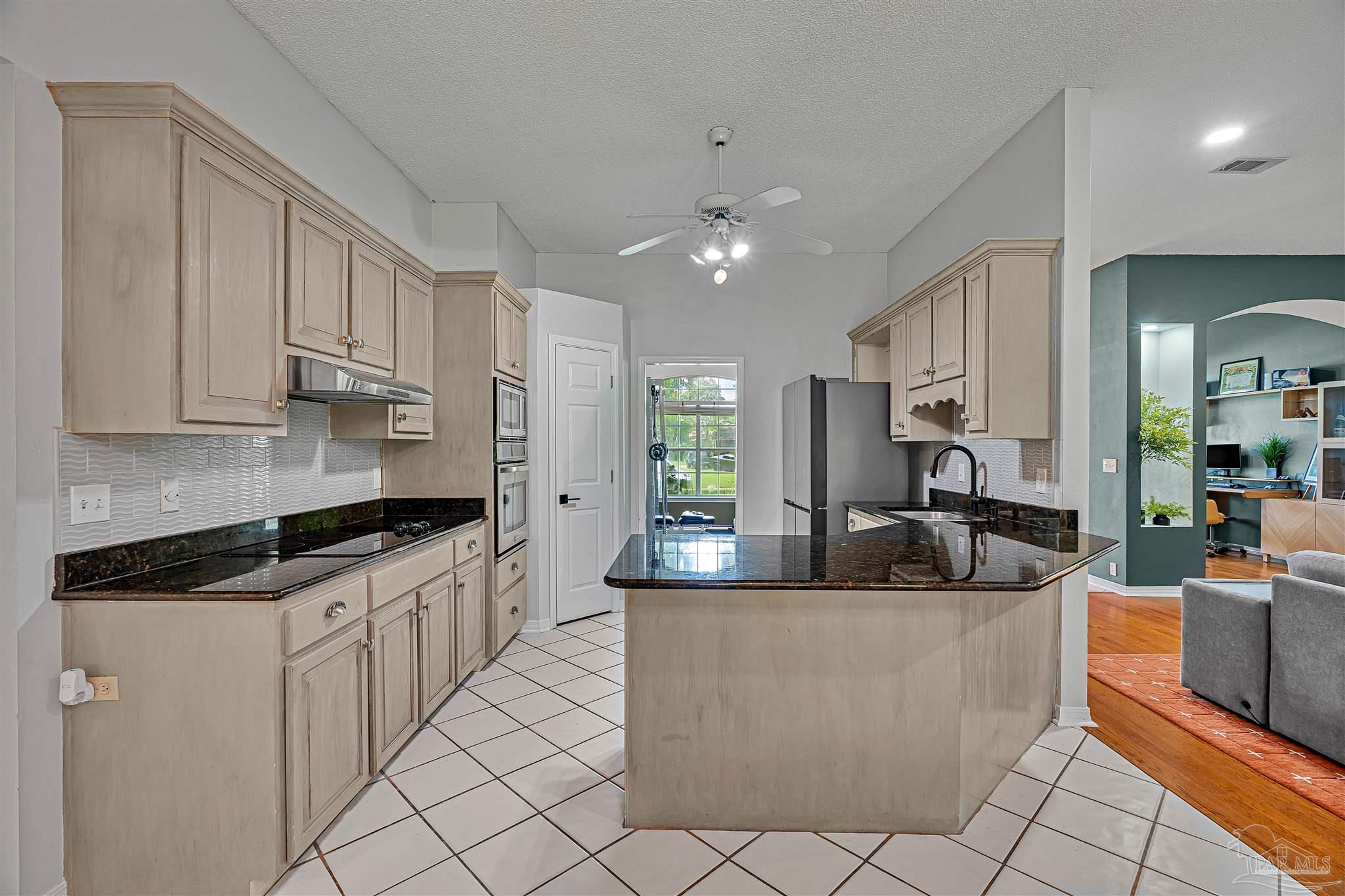 3068 Killarney Dr