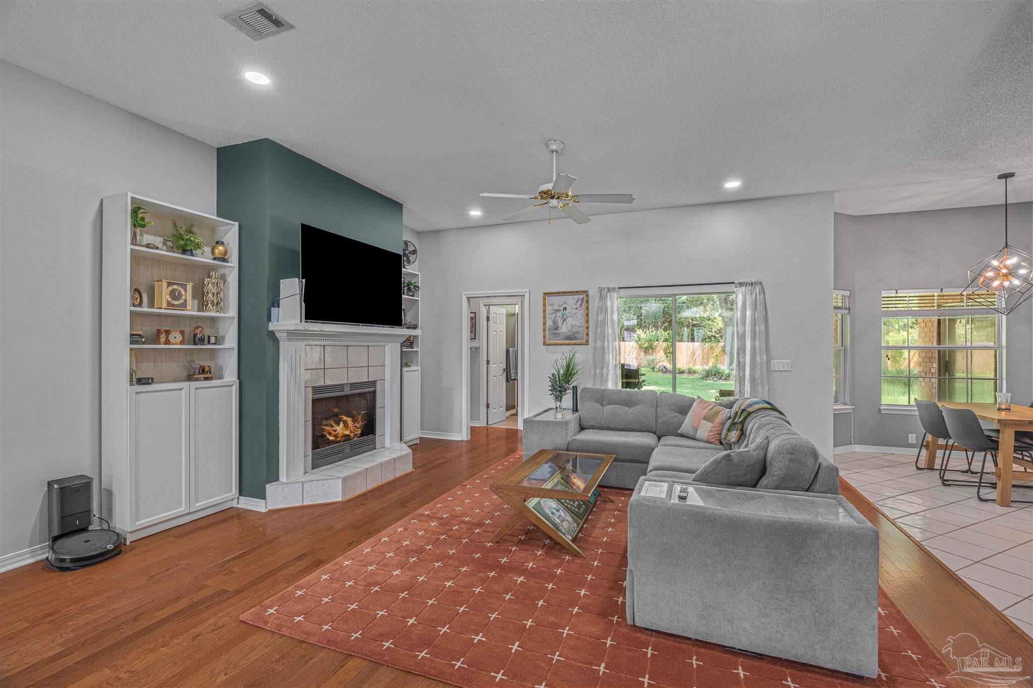 3068 Killarney Dr