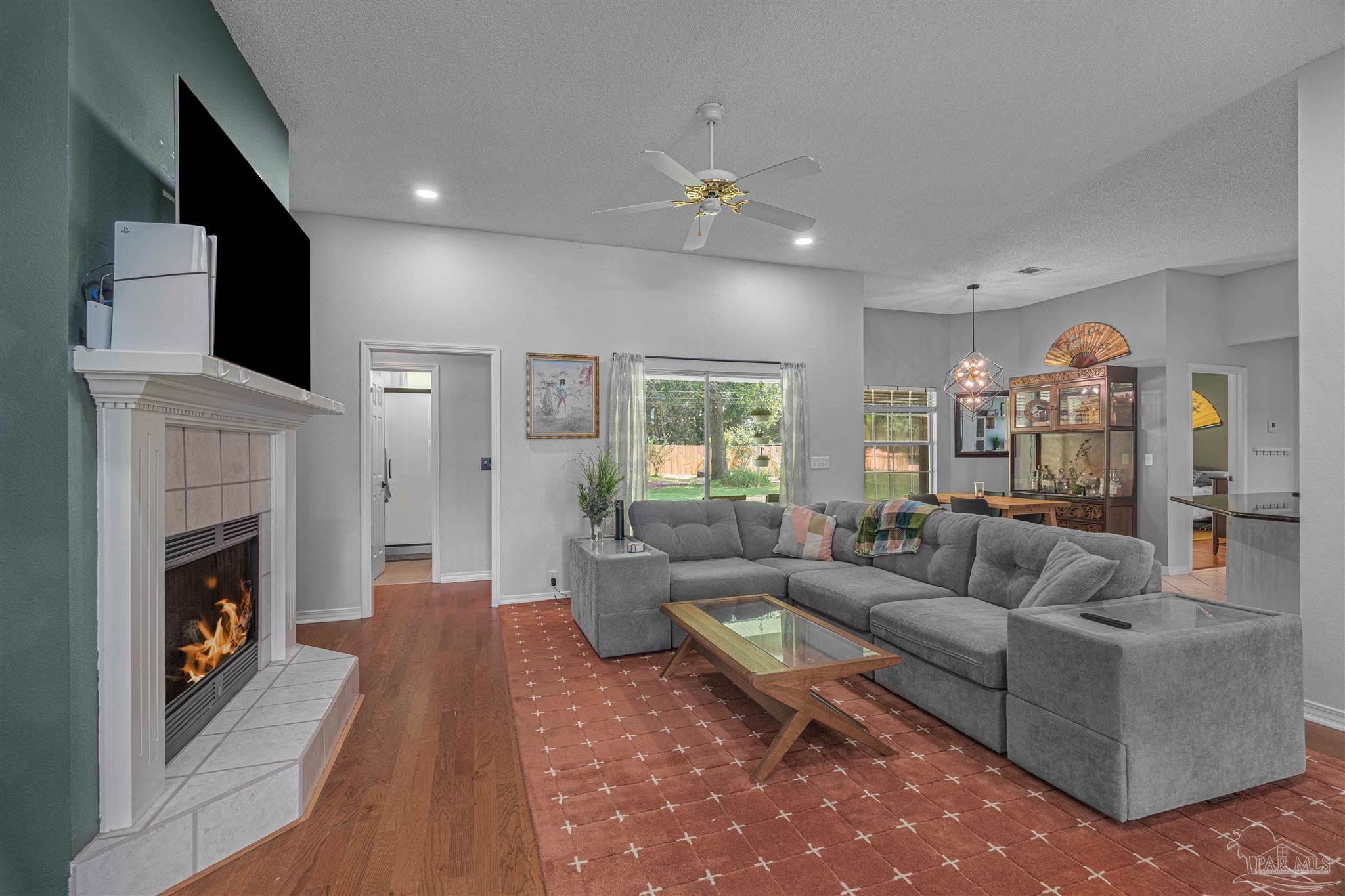 3068 Killarney Dr