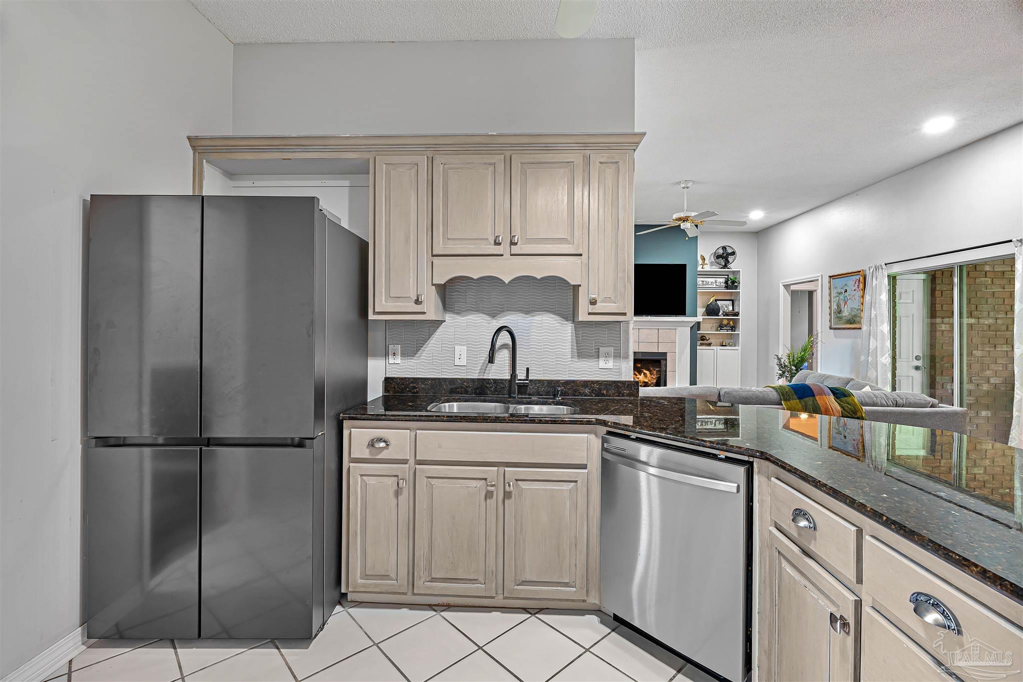 3068 Killarney Dr