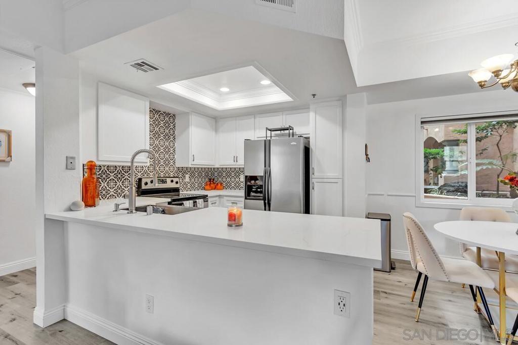 640 Camino De La Reina 1107