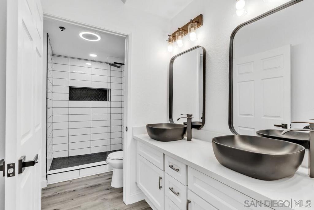 640 Camino De La Reina 1107