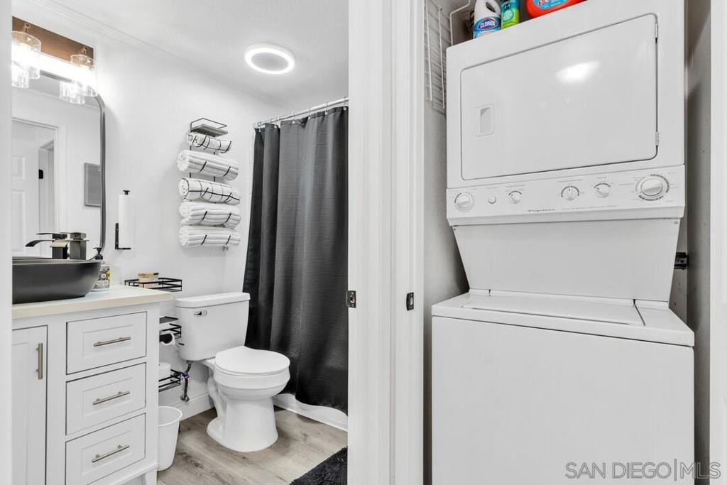 640 Camino De La Reina 1107