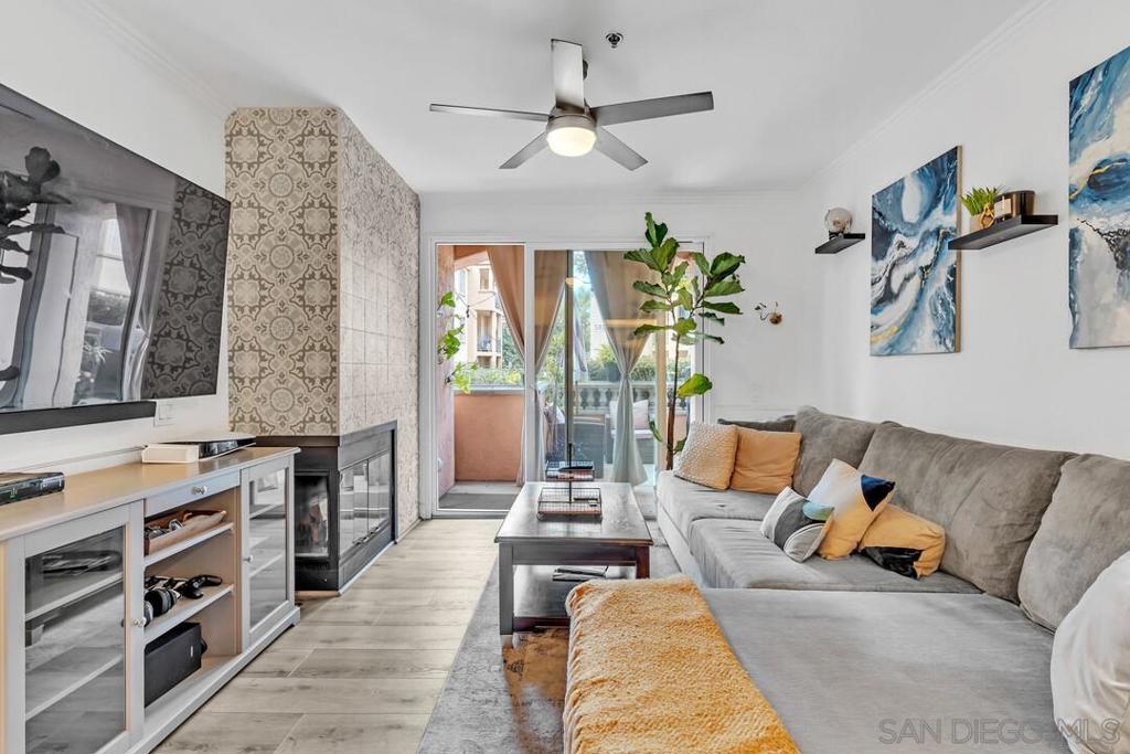 640 Camino De La Reina 1107