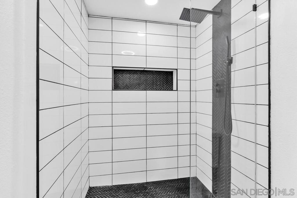 640 Camino De La Reina 1107