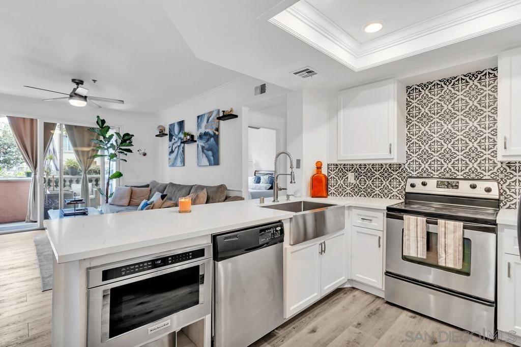 640 Camino De La Reina 1107