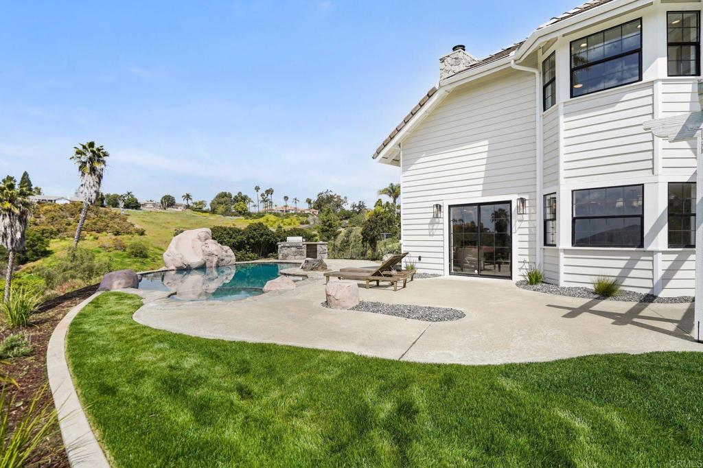 2205 Dos Lomas
