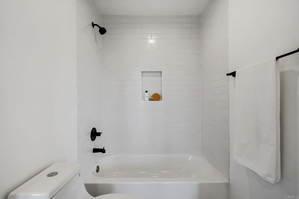 2205 Dos Lomas
