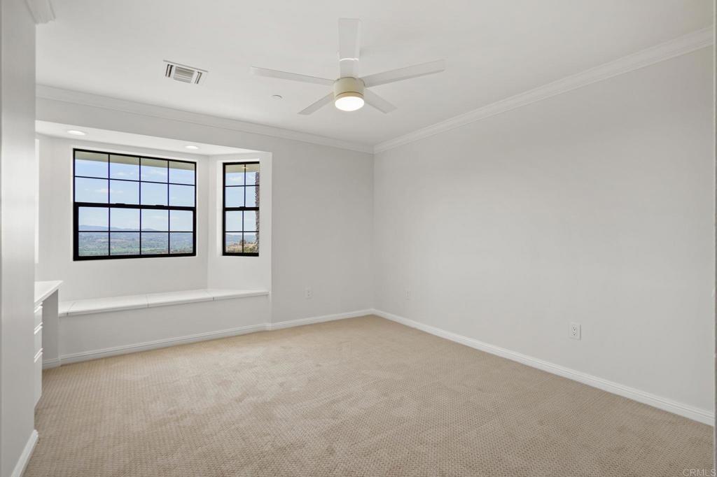 2205 Dos Lomas