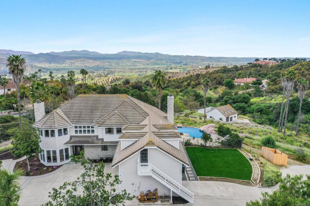 2205 Dos Lomas