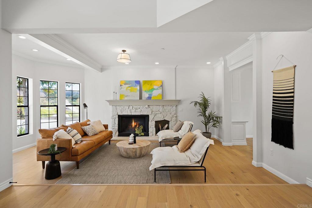2205 Dos Lomas