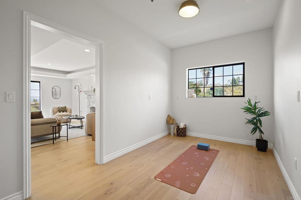 2205 Dos Lomas