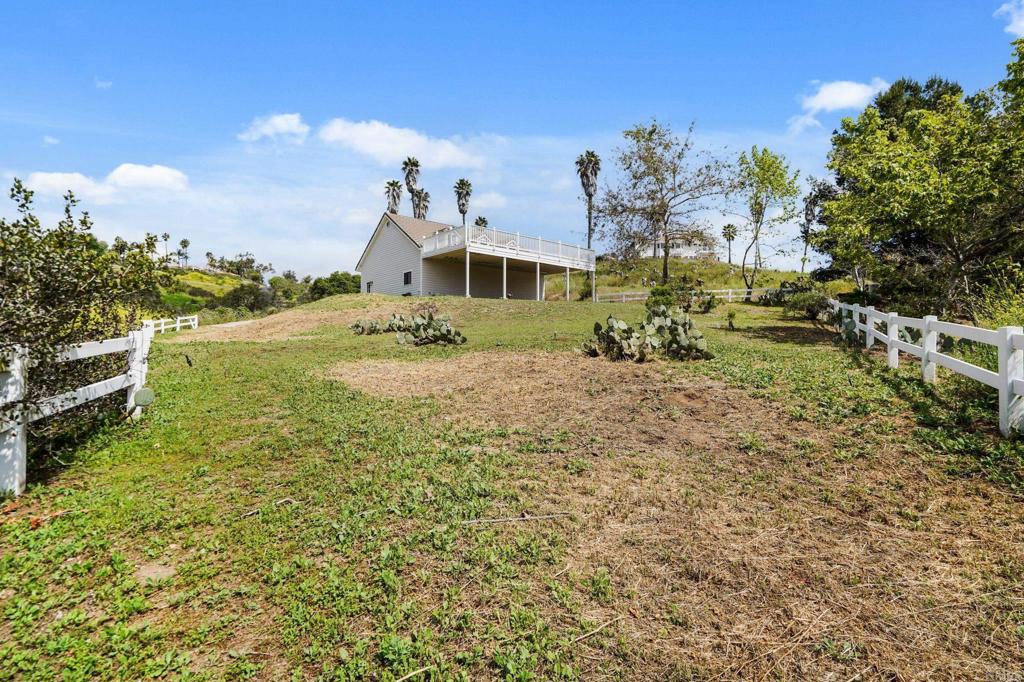 2205 Dos Lomas
