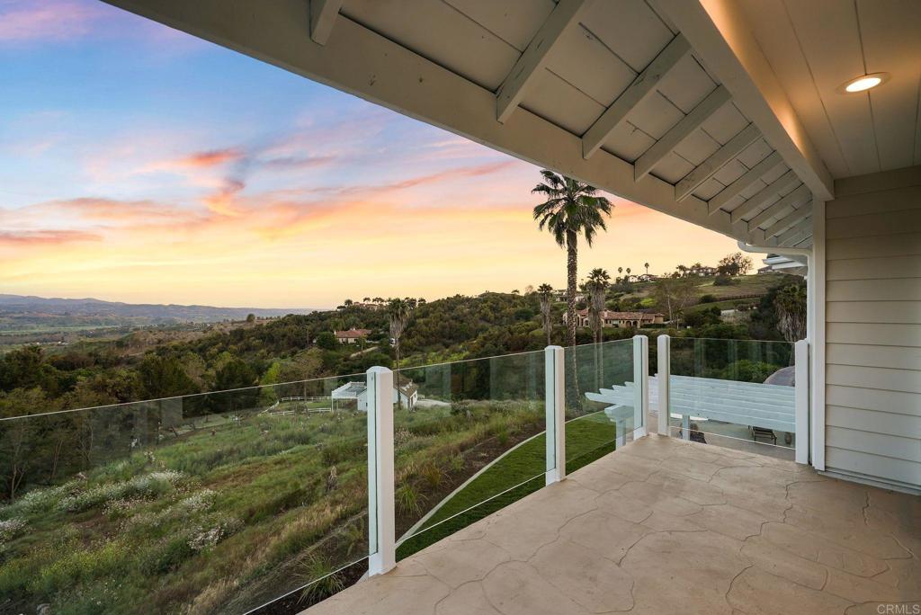 2205 Dos Lomas