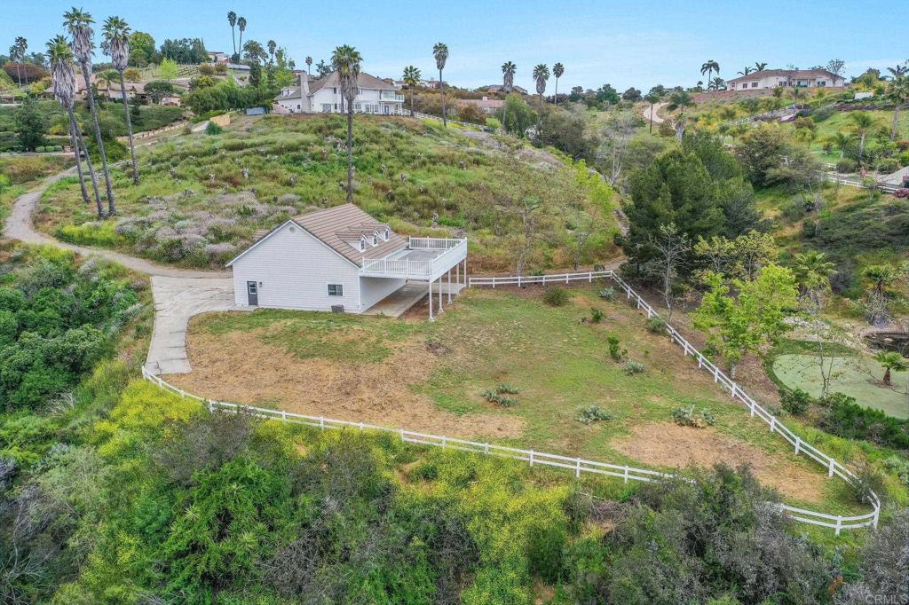 2205 Dos Lomas