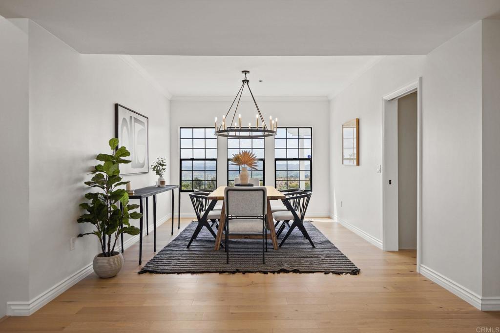 2205 Dos Lomas