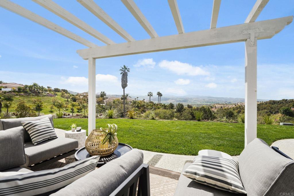2205 Dos Lomas