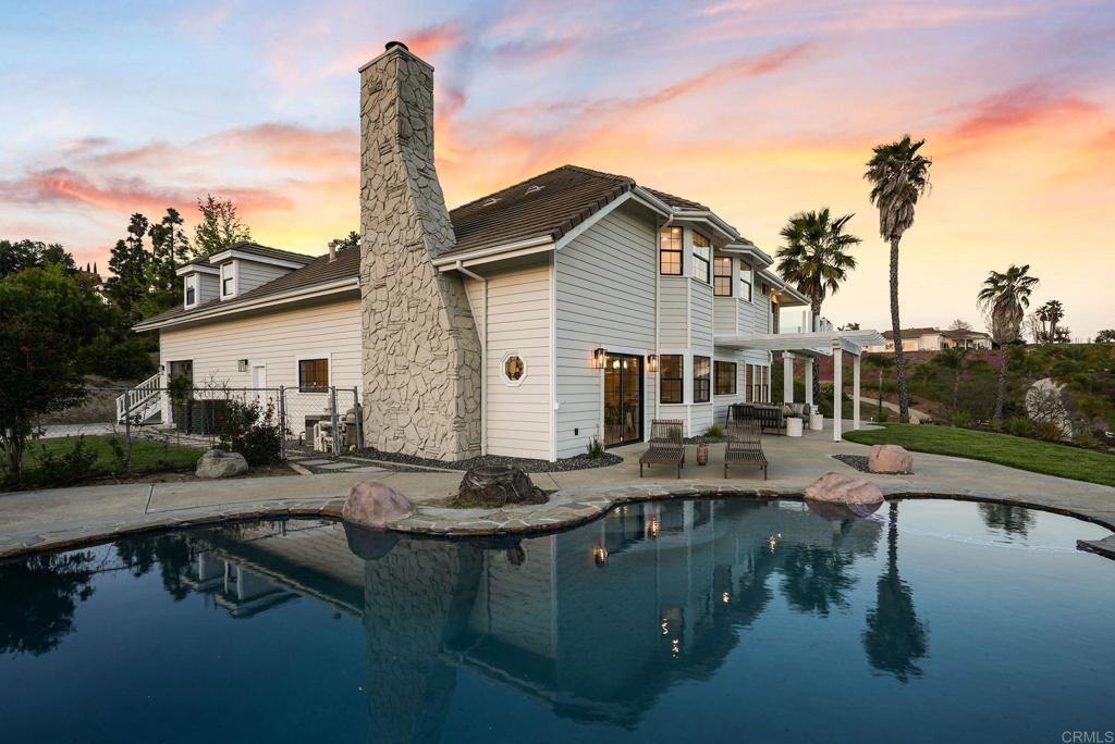2205 Dos Lomas