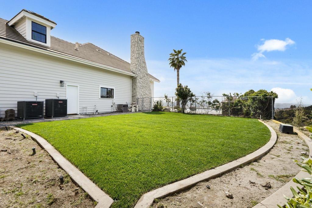 2205 Dos Lomas