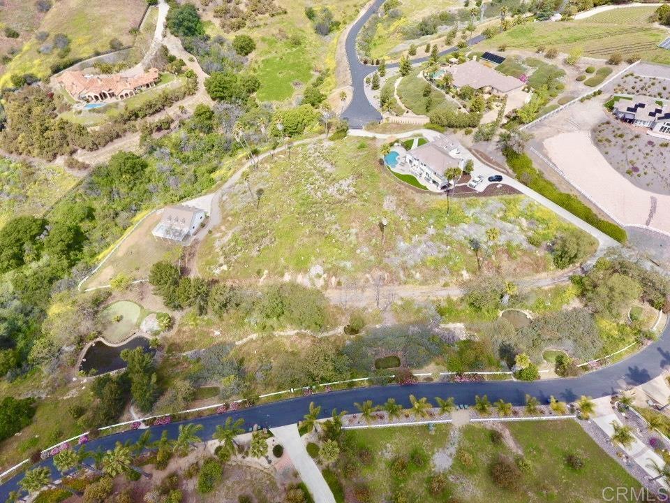 2205 Dos Lomas