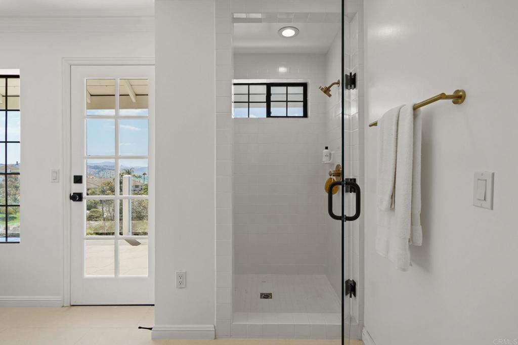 2205 Dos Lomas